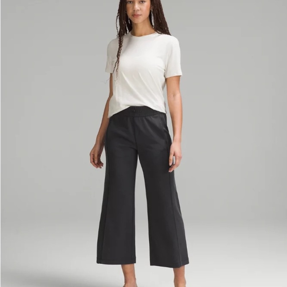 NWOT lululemon ribbed wide leg cropped pants